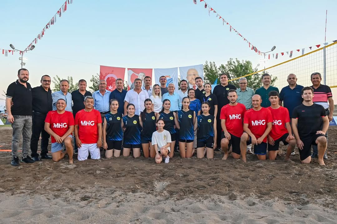 Kumluca'da 30 Ağustos Zafer Kupası Plaj Voleybolu Turnuvası Başladı