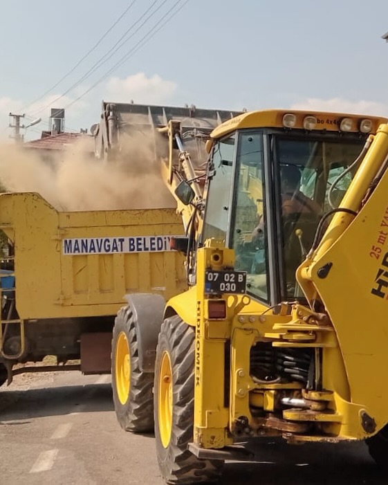 Manavgat Belediyesi, Temizlik Çalışmalarıyla Şehri Daha Yaşanabilir Hale Getiriyor