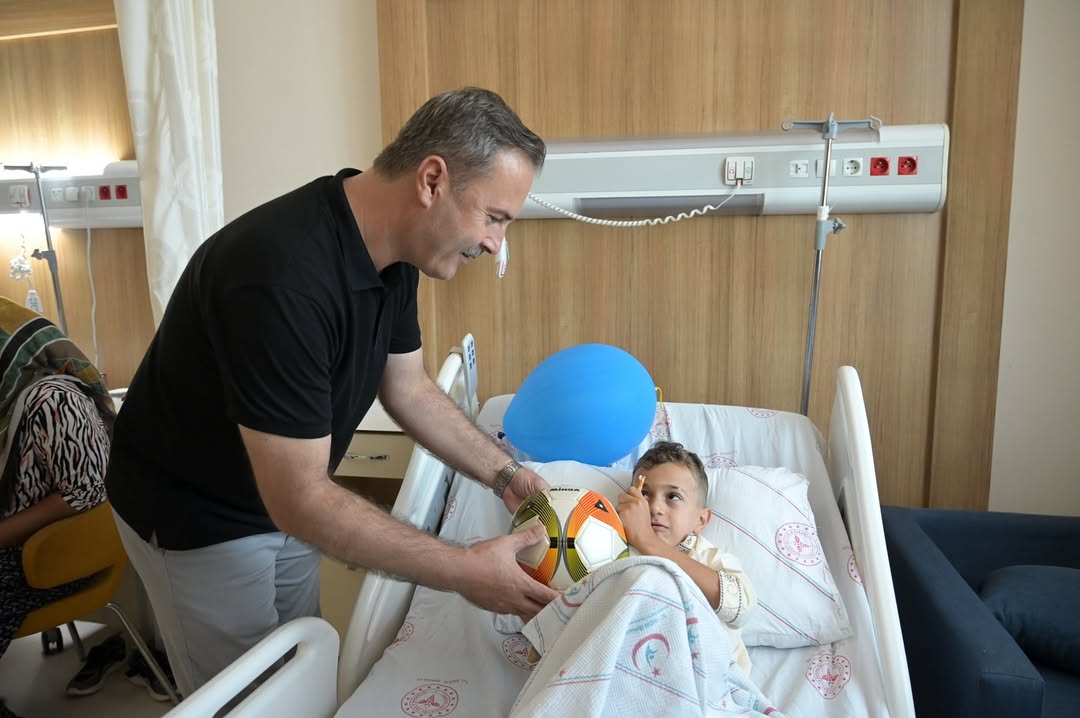 Demre'de Sünnet Şöleni: Belediye Meclis Üyesi Özek'ten Çocuklara Ziyaret