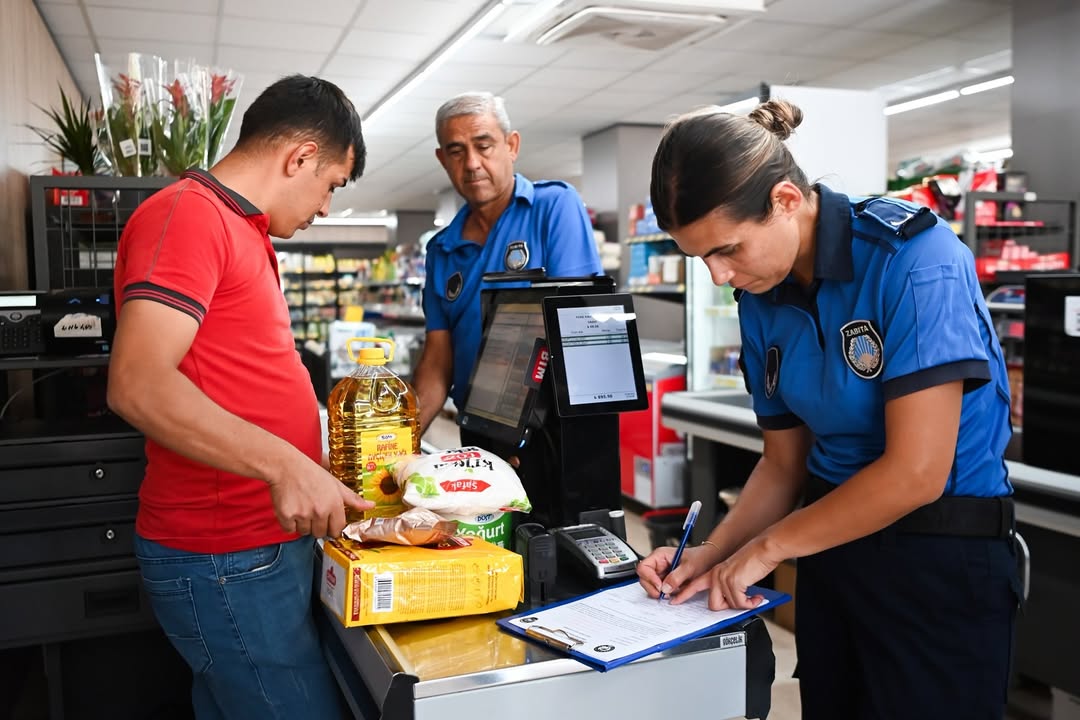 Demre'de Zincir Marketlerde Fiyat Denetimi Yapıldı