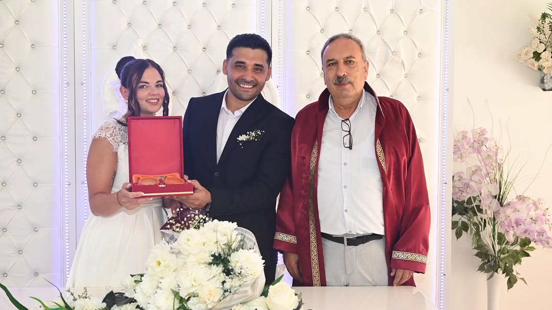 Finike'de Mutlu Evliliğe İlk Adım: Belediye Nikahı