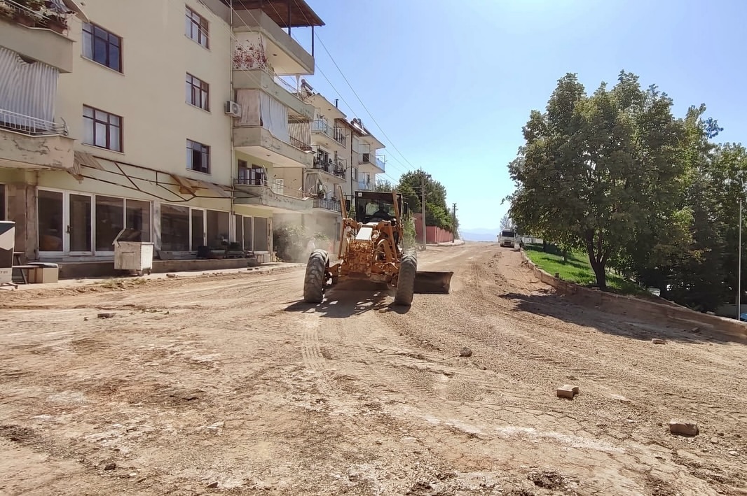 Elmalı'da Tarihi Asbestli İçme Suyu Şebekesi Yenilendi, Modern Altyapı Hizmetleri Başladı