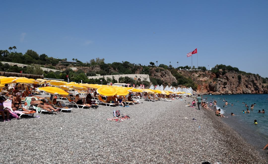 Antalyalılar, Ekdağ Plajlarında Yazın Tadını Çıkarıyor