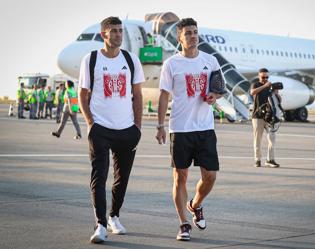 Antalyaspor, Trabzon'da Destekçi Ordusuyla Karşılandı