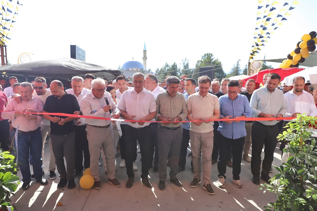 Elmalı'da Yeni İş Yeri Açılışı: Cambolat Lastik Hizmet Vermeye Başladı