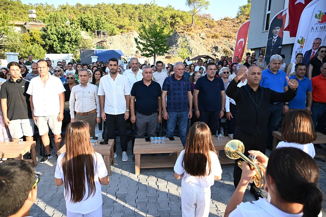 Kemer Belediyesi Yaz Kurslarında Eğitim Alan 500 Kursiyere Sertifika Töreni Düzenlendi