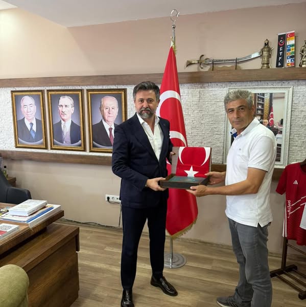MHP Antalya İl Başkanlığı'na Ziyaret ve Hediye