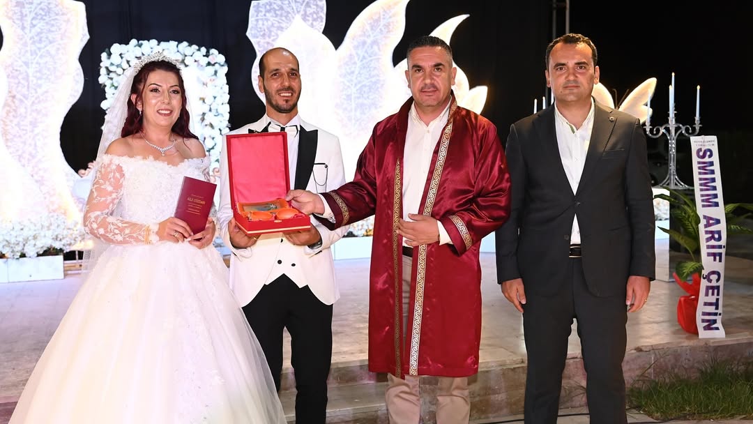 Finike'de Mutlu Evliliğe İlk Adım: Başkan Geyikçi'den Tebrik