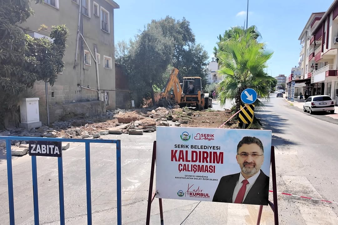 Antalya Serik'te Dr. Baki Özpınar Caddesi'nde Yenileme Çalışmaları Başladı