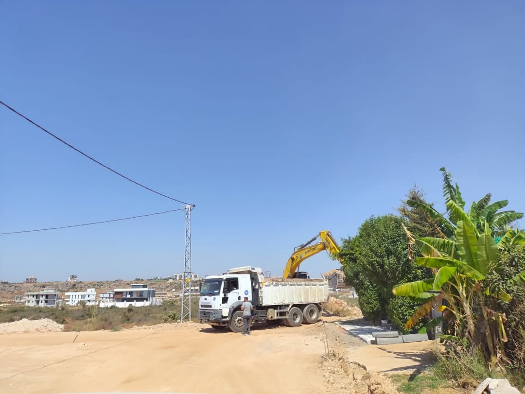 Antalya Aksu'da Kemerağzı Mahallesinde Yol Çalışmaları Devam Ediyor