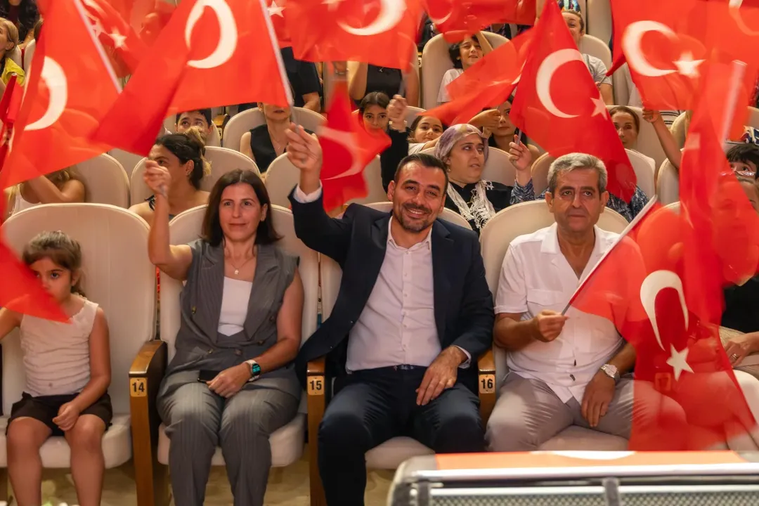 Manavgat Belediyesi Sanatçılarından Zafer Bayramı Konseri