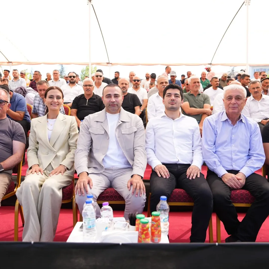 CHP'li Delegeler Korkuteli'de Altın Kiraz Yağlı Pehlivan Güreşleri'ne Katıldı