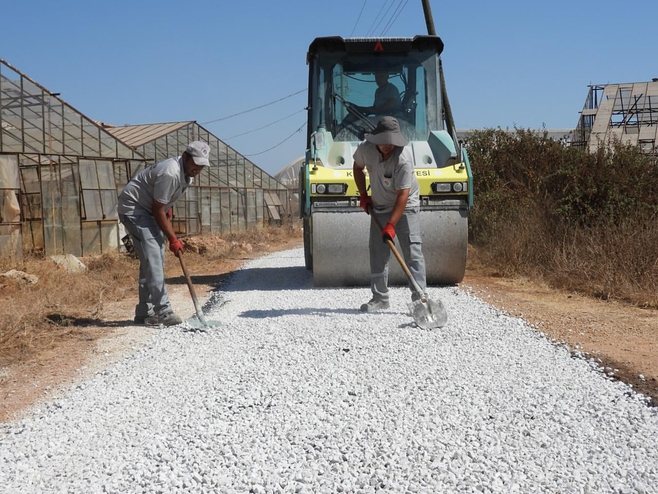 Antalya Kepez'de Mahalle Yollarına Sathi Asfalt Yatırımı