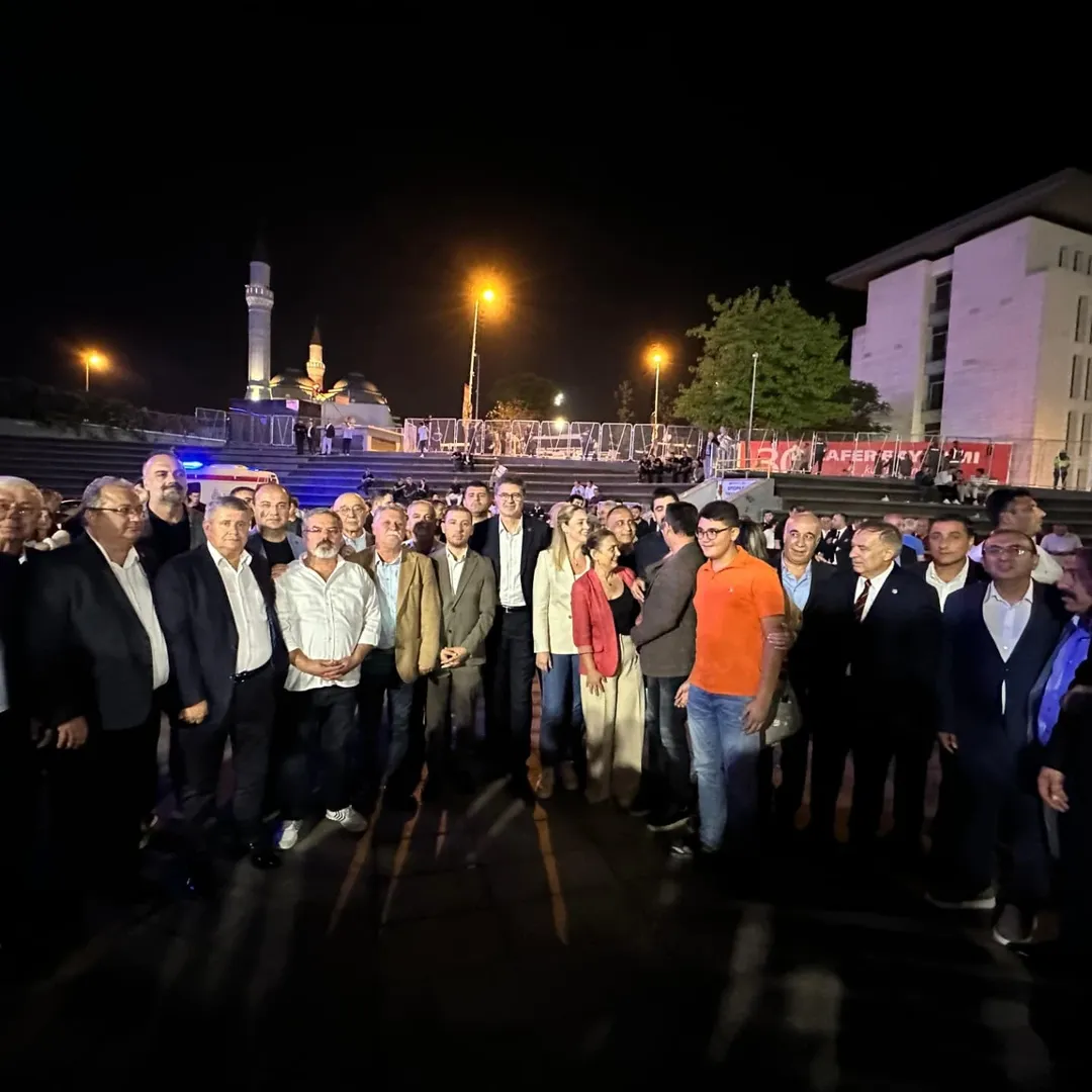 CHP İl Başkanları Özgür Özel'le Zeytinburnu'nda Bir Araya Geldi