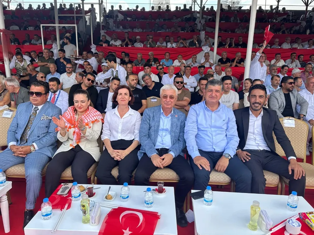 CHP Antalya Heyeti, Tarihi Elmalı Yağlı Pehlivan Güreşleri'ne Katıldı