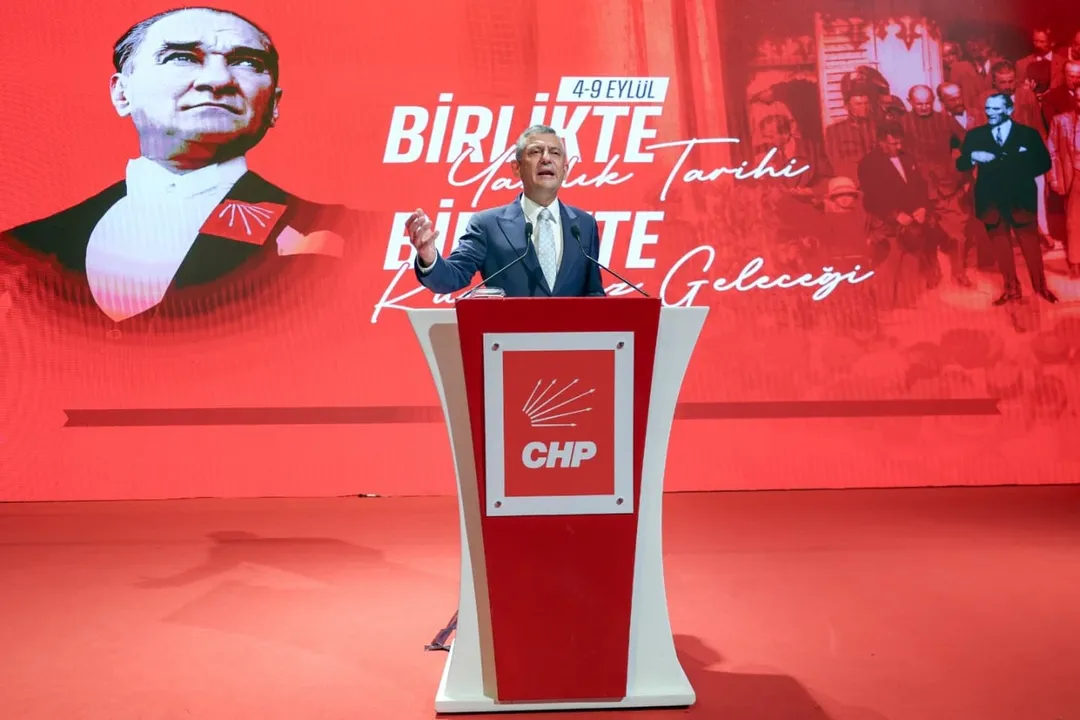 CHP Antalya Heyeti, Genel Başkan Özel ile Örgüt Temsilcileri Meclisi'nde Bir Araya Geldi