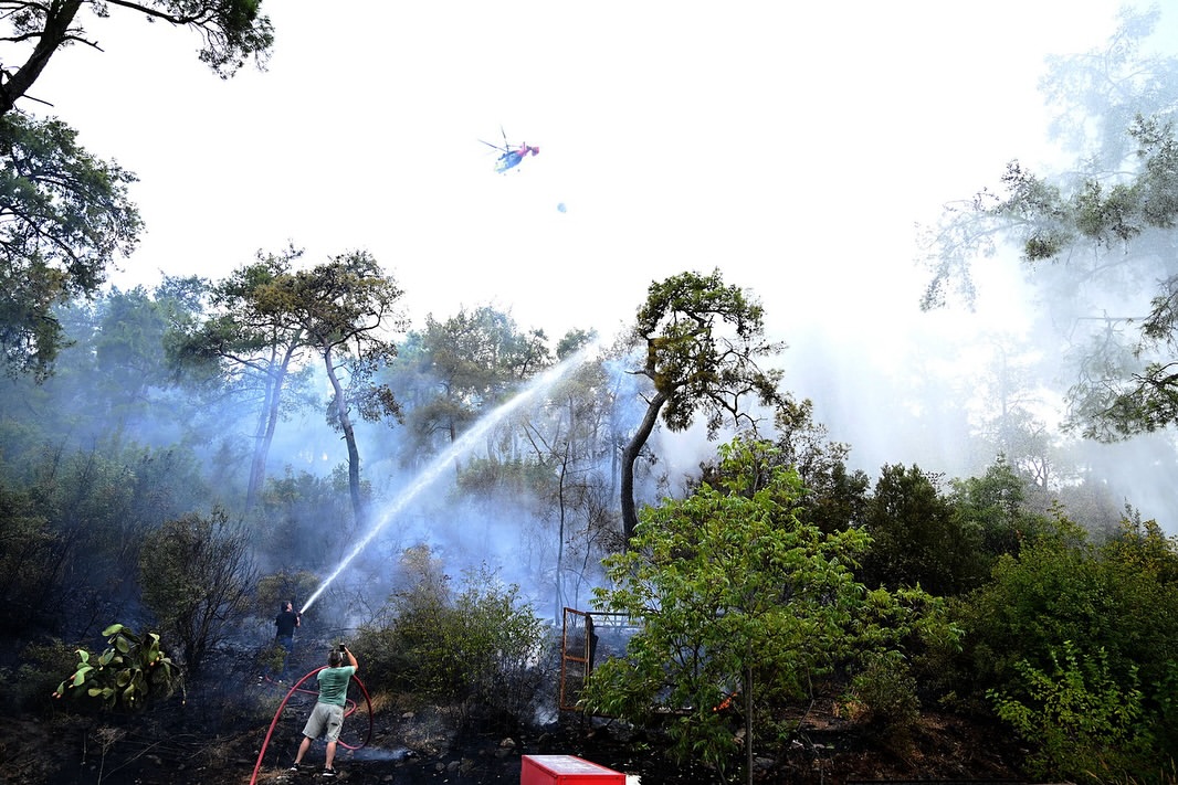 Antalya Kemer'de Orman Yangını Kontrol Altına Alındı