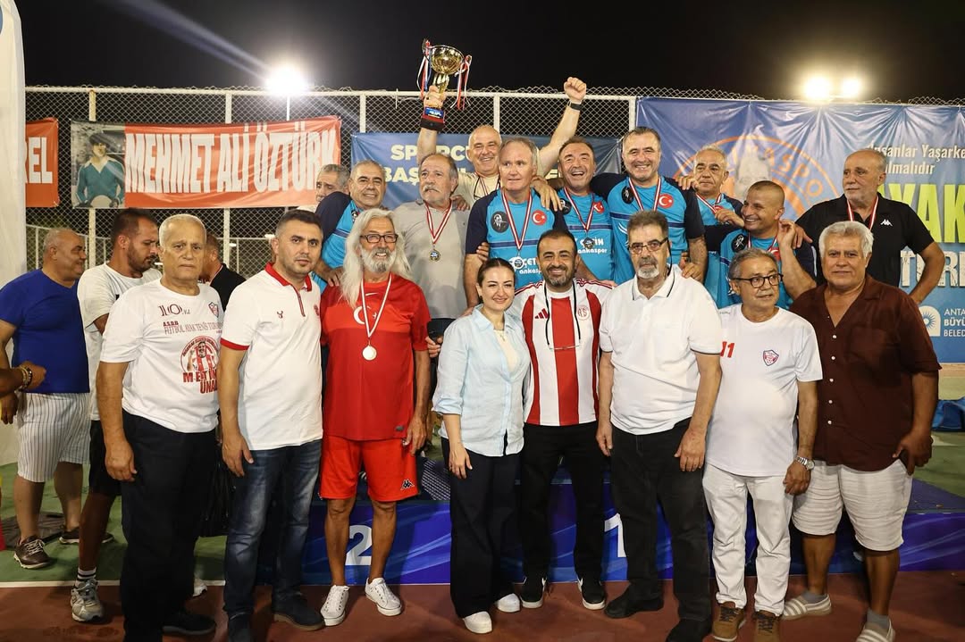 Antalya'da Ayak Tenisi Turnuvası Sona Erdi: Çetin Anka Spor Şampiyon