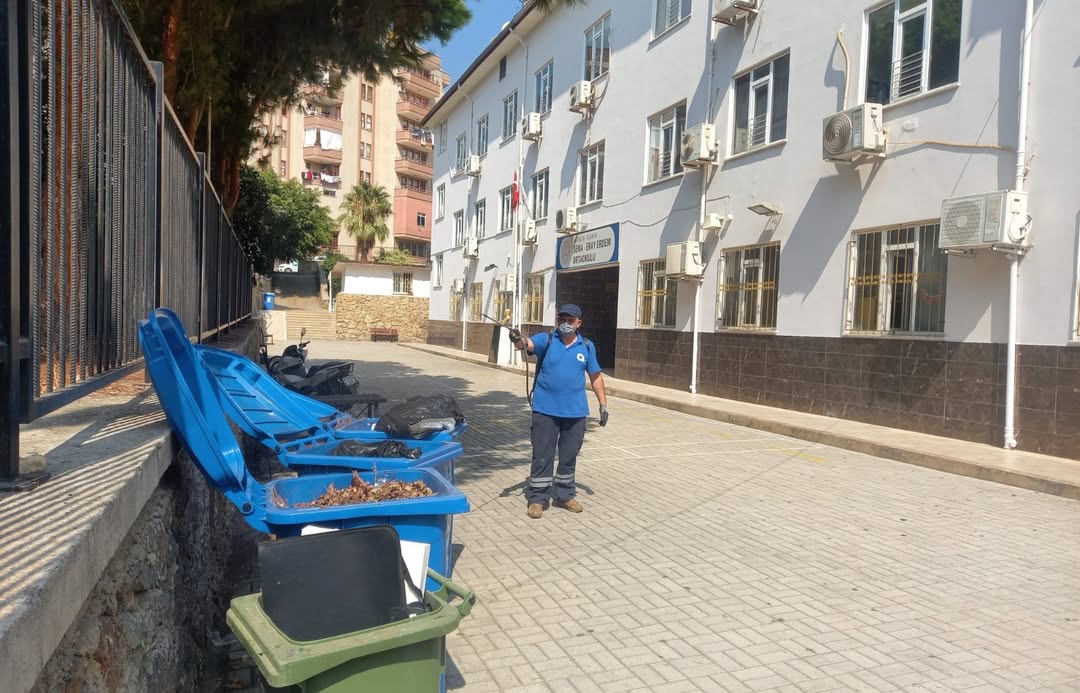 Antalya Okulları Yeni Eğitim Dönemine Hazırlanıyor: Büyükşehir Belediyesi'nden Okul Temizliği
