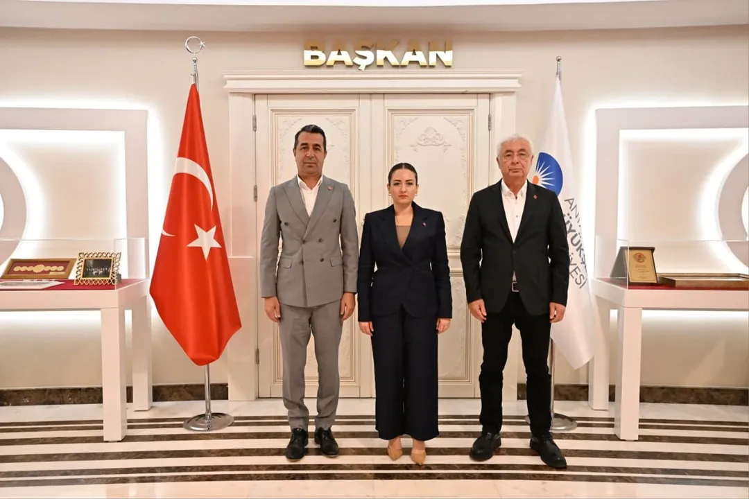 CHP Antalya İl Başkanlığı Heyeti Büyükşehir Belediyesi'ni Ziyaret Etti