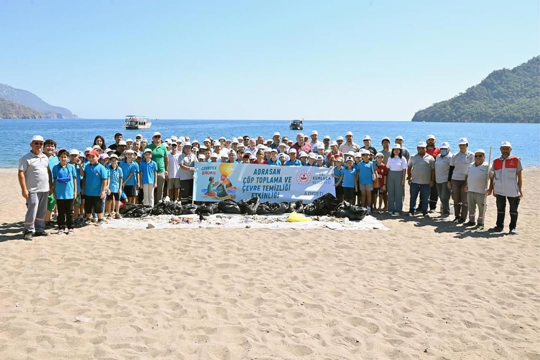 Antalya Kumluca'da Adrasan Plajı Temizliği Gerçekleştirildi