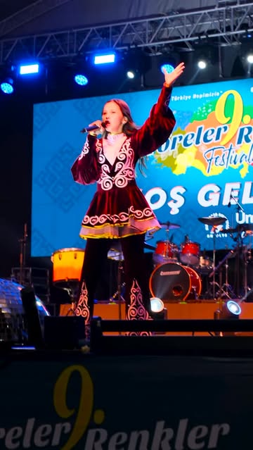 Antalya'da 9. Yöreler Renkler Festivali Komşu Ülkeler Gecesiyle Coştu