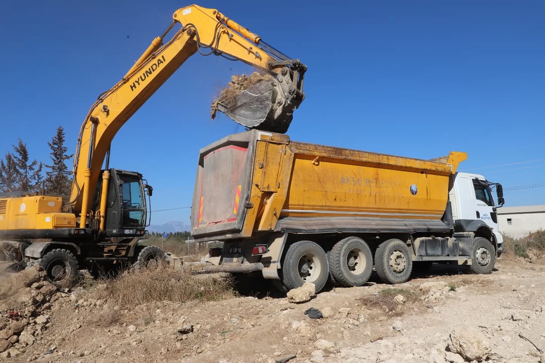 Antalya Aksu Belediyesi Cihadiye Mezarlığı'nda Düzenleme Çalışmaları Başlattı