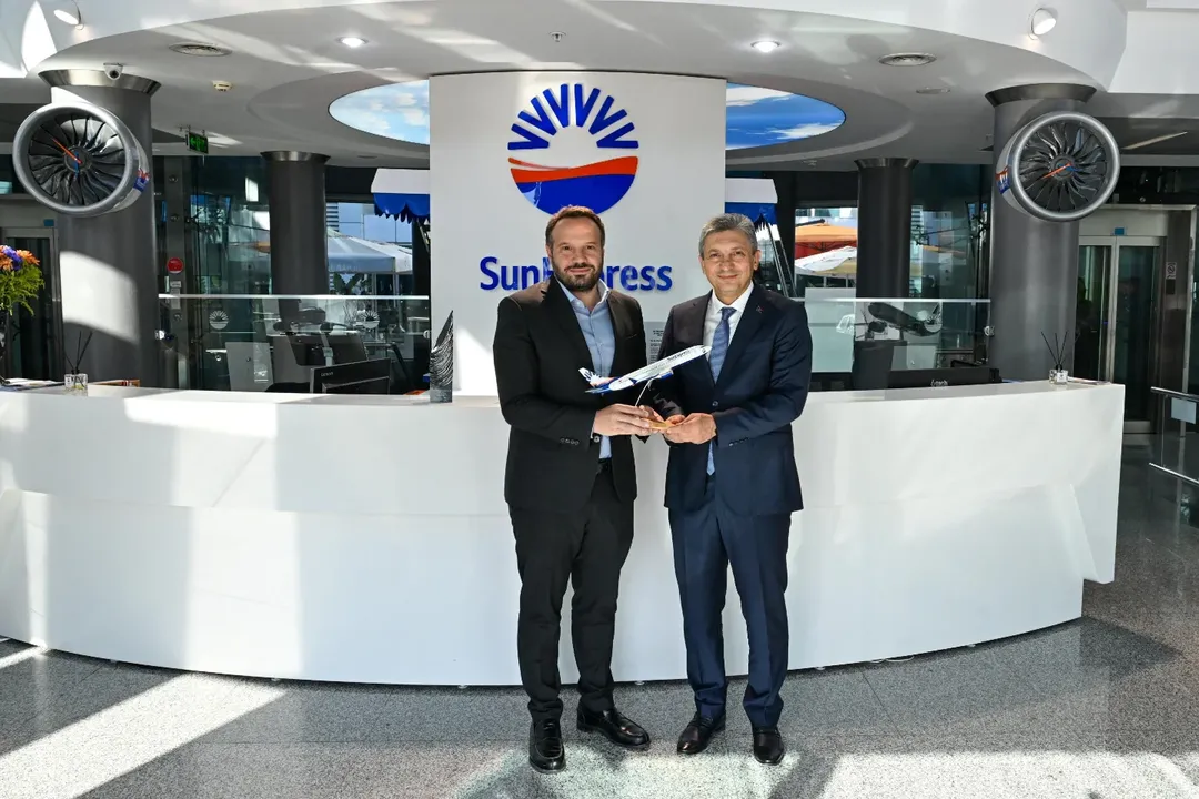 Antalya Valisi Şahin, SunExpress Bölge Müdürlüğünü Ziyaret Etti