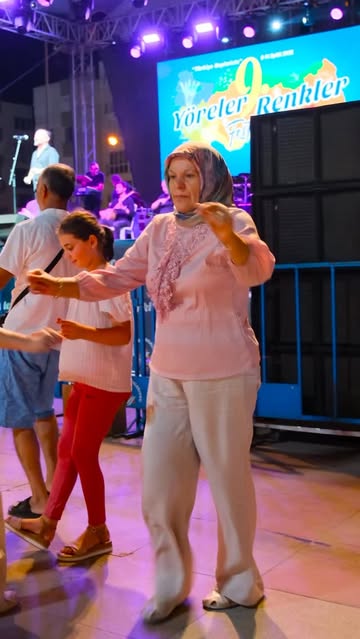Antalya Muratpaşa'da Yöreler Renkler Festivali Coşkuyla Devam Ediyor