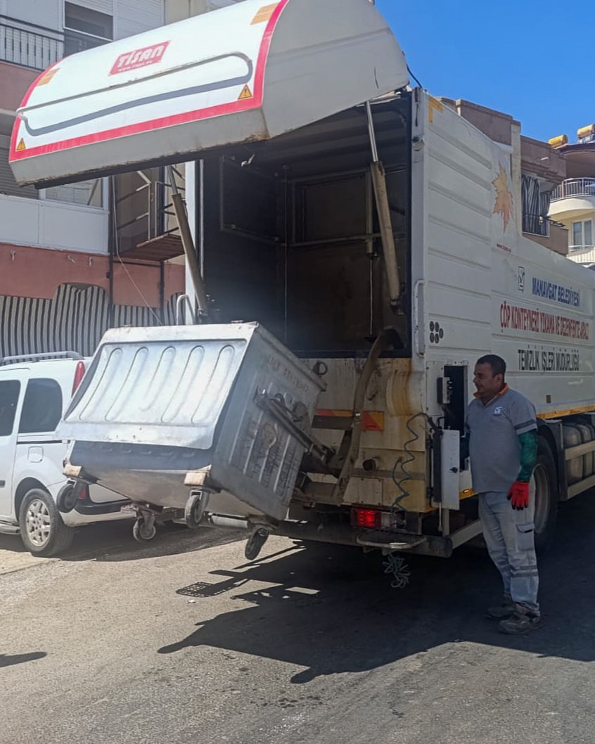 Manavgat Belediyesi Çevre Temizliği Çalışmalarına Devam Ediyor