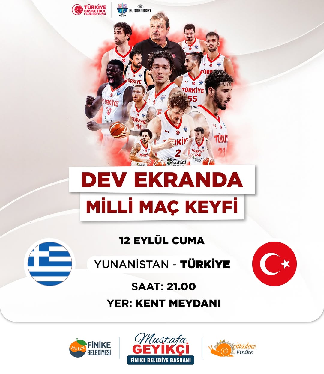 Finike'de Milli Maç Heyecanı: Kent Meydanı'nda Destek