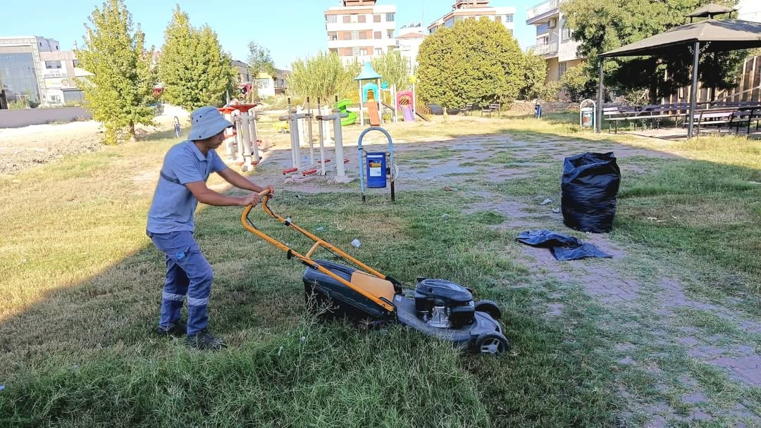 Antalya Aksu Belediyesi Park ve Bahçeler Müdürlüğü İlçe Genelinde Çalışmalar Yürüttü