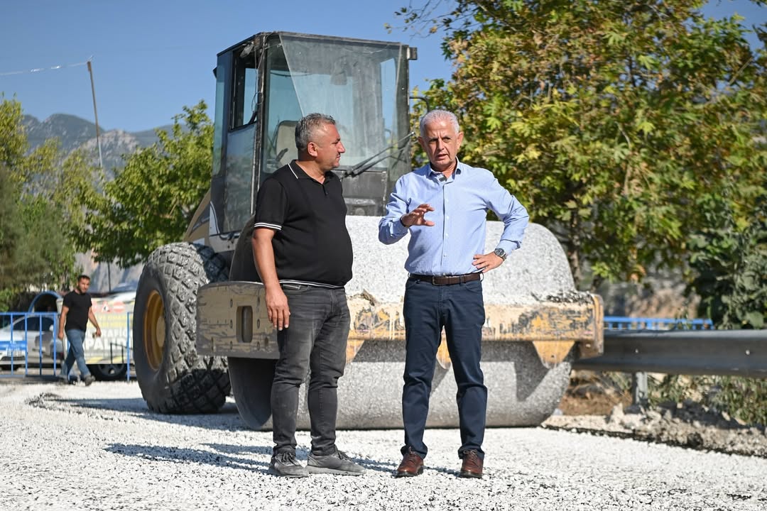 Antalya Demre'de Yollar Sathi Asfaltla Yenileniyor