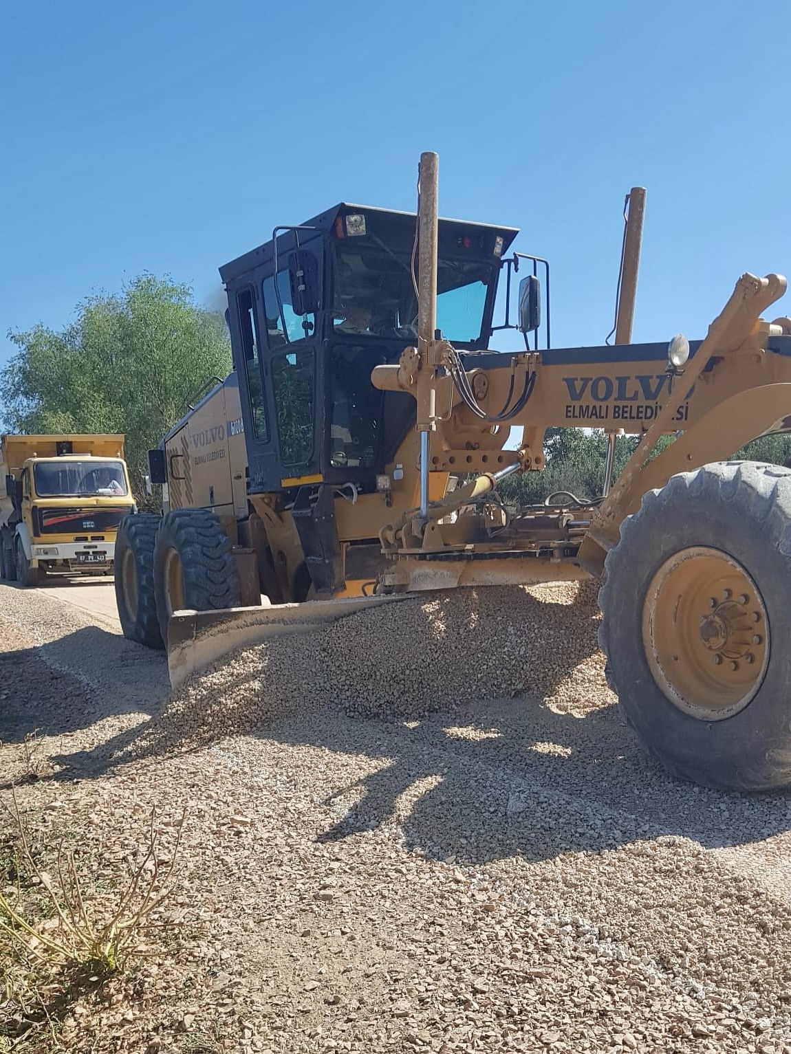 Elmalı Belediyesi Mursal-Kızılca Mahalleleri Arası Yolu İyileştiriyor