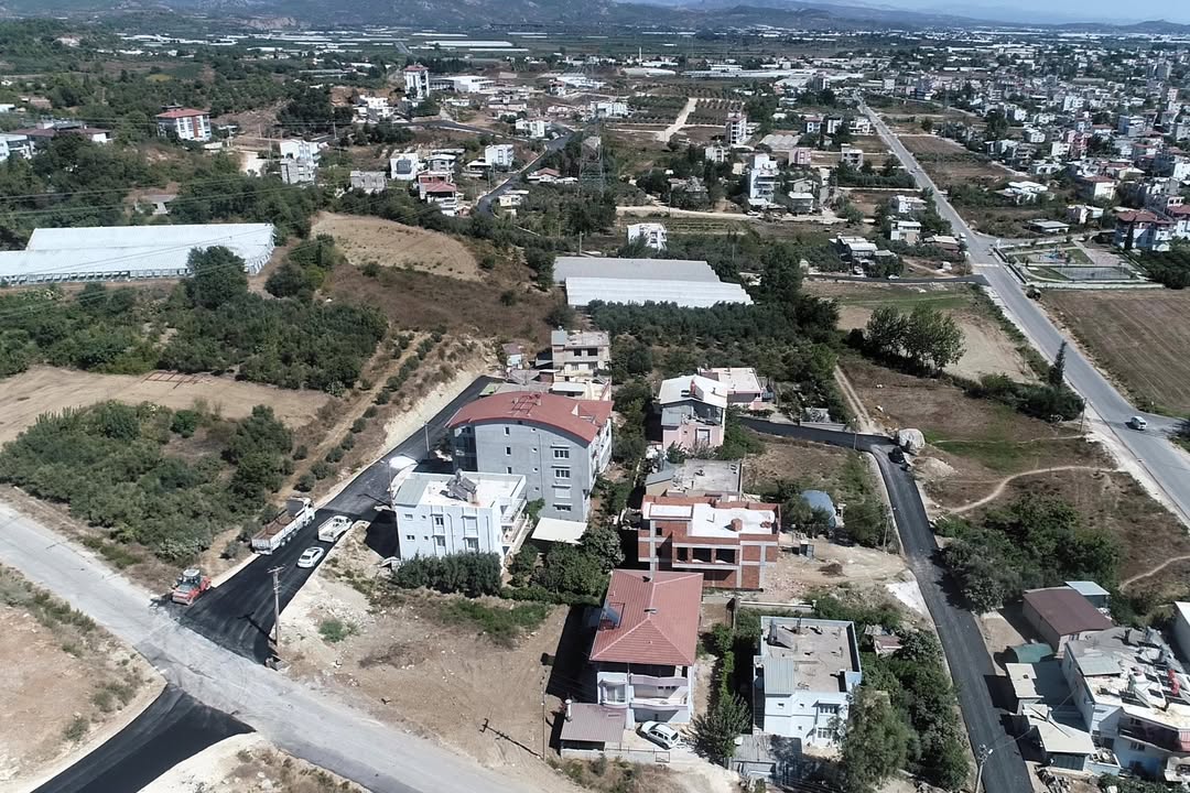 Antalya Serik'te Kökez Mahallesi'nde Asfalt Çalışmaları Hız Kazandı