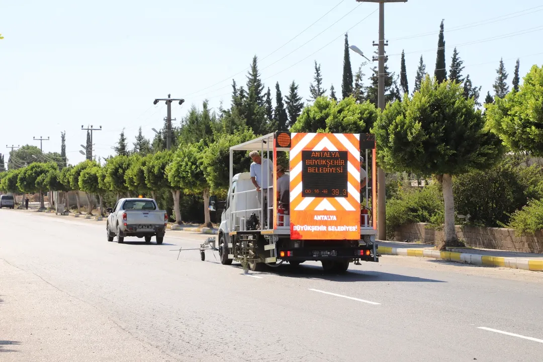 Antalya Aksu'da 8 Kilometrelik Yol Çizgi Çalışması Tamamlandı