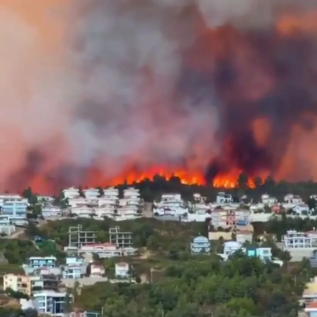 Antalya'da Yangınlar Kontrol Altına Alındı, Soğutma Çalışmaları Devam Ediyor