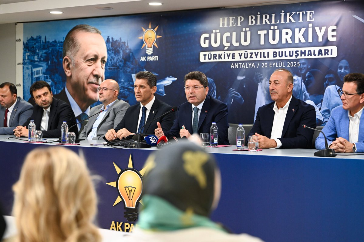 Adalet Bakanı Tunç, Antalya AK Parti İl Başkanlığı'nı Ziyaret Etti