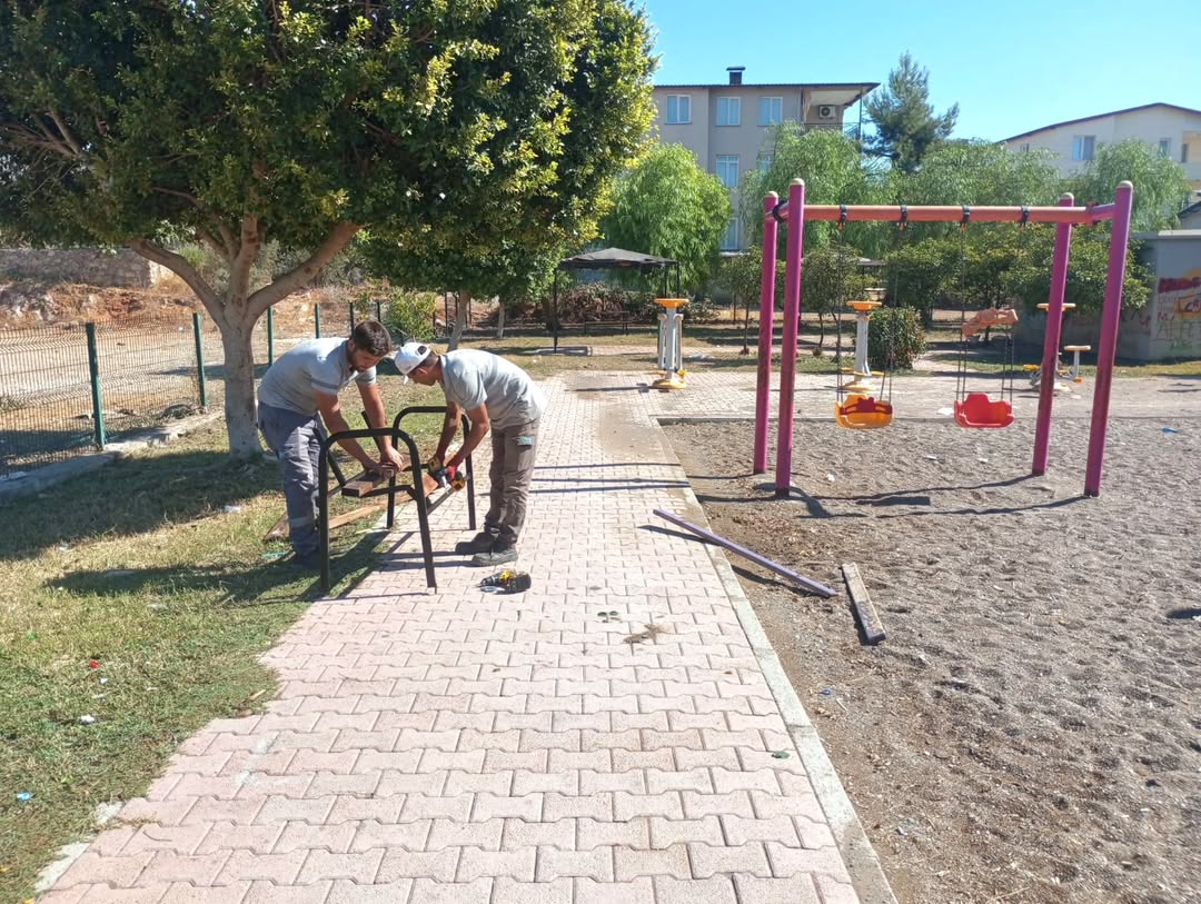 Antalya Aksu'da Parklar Yenileniyor: Mahallelerde Bakım Çalışmaları Devam Ediyor