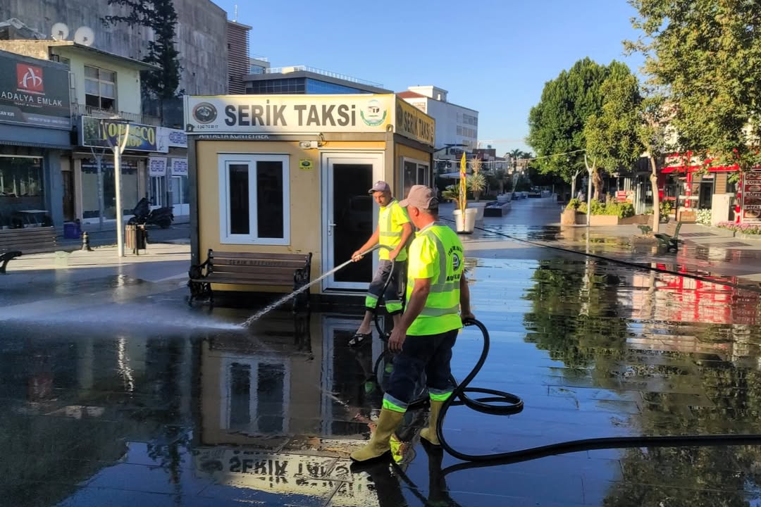 Serik'te Cadde ve Sokak Temizliği Aralıksız Devam Ediyor
