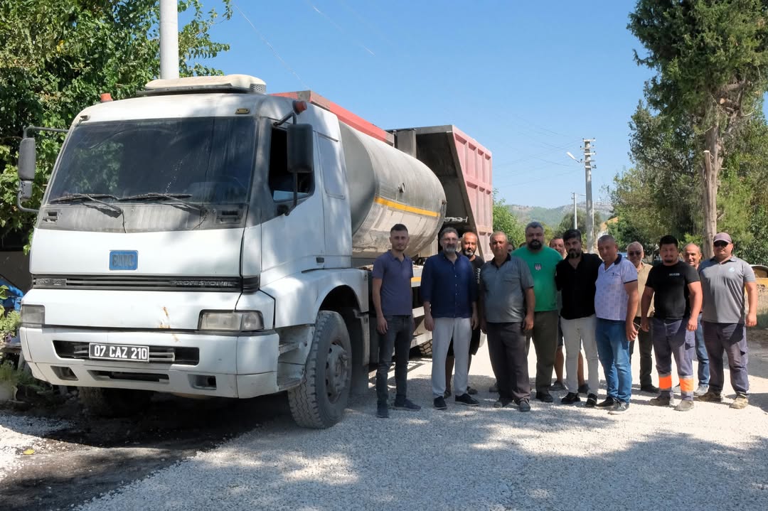 Serik Belediyesi Bilginler Mahallesi'nde Asfalt Çalışmalarını İnceledi