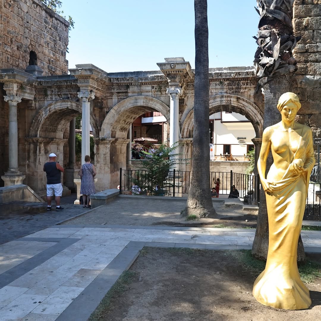 Antalya Altın Portakal Film Festivali İçin Venüs Heykelleri Şehri Süslemeye Başladı