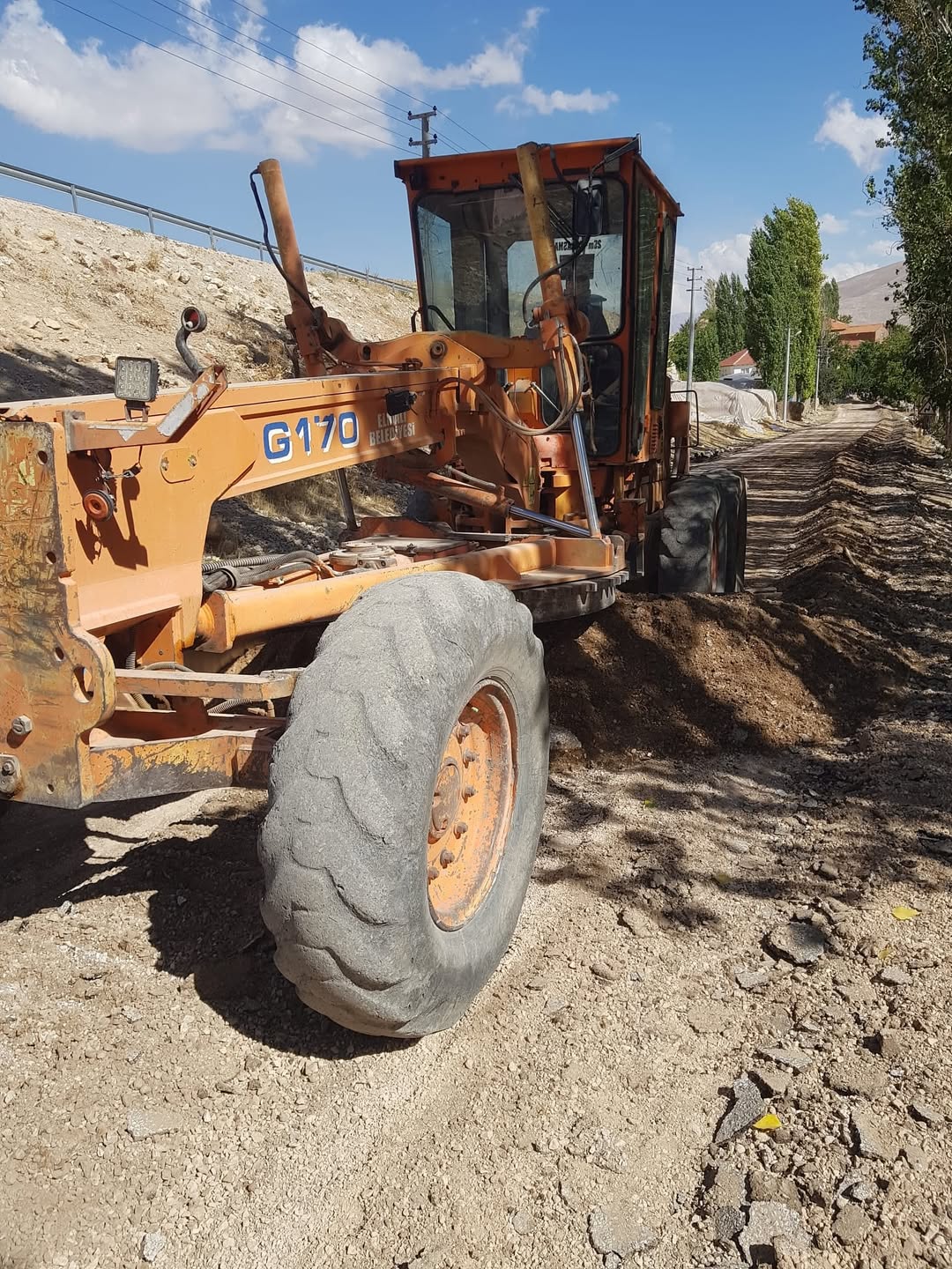 Elmalı'da İlyağı Mahallesi Yolları İçin Asfalt Öncesi Hazırlık Çalışmaları Başladı