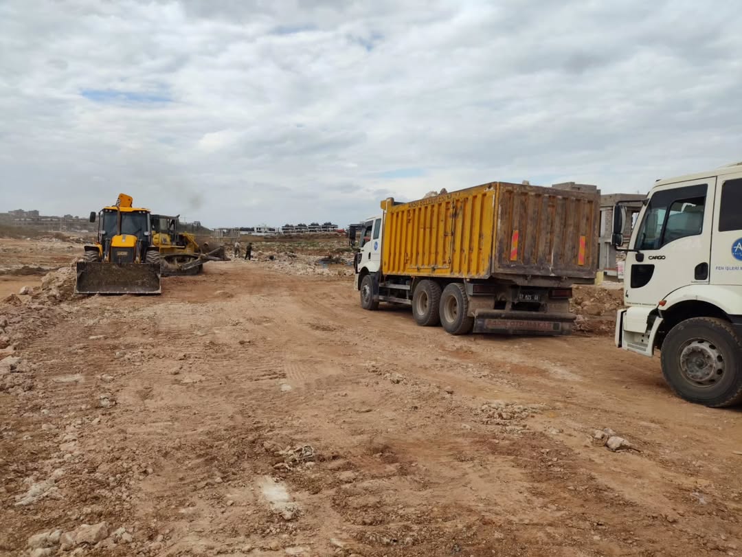 Aksu'da Altyapı ve Ulaşım Seferberliği: Kemerağzı Mahallesi'nde Yol Çalışması