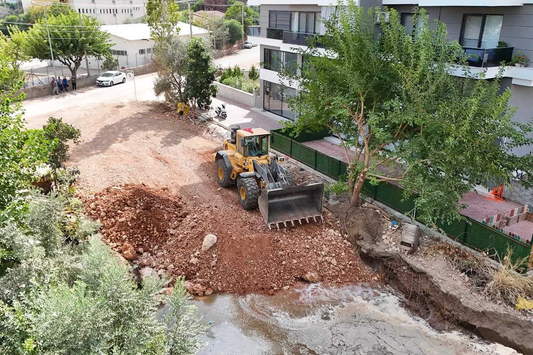 Finike Belediyesi Mahallelerde Temizlik ve Altyapı Çalışmalarını Hızlandırdı