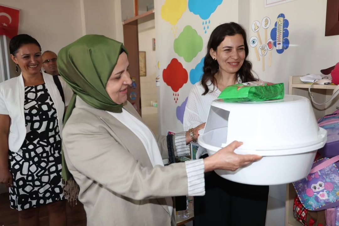 Emine Yıldırım'dan Dumanlar İlk ve Ortaokulu'na Hayırlı Olsun Ziyareti