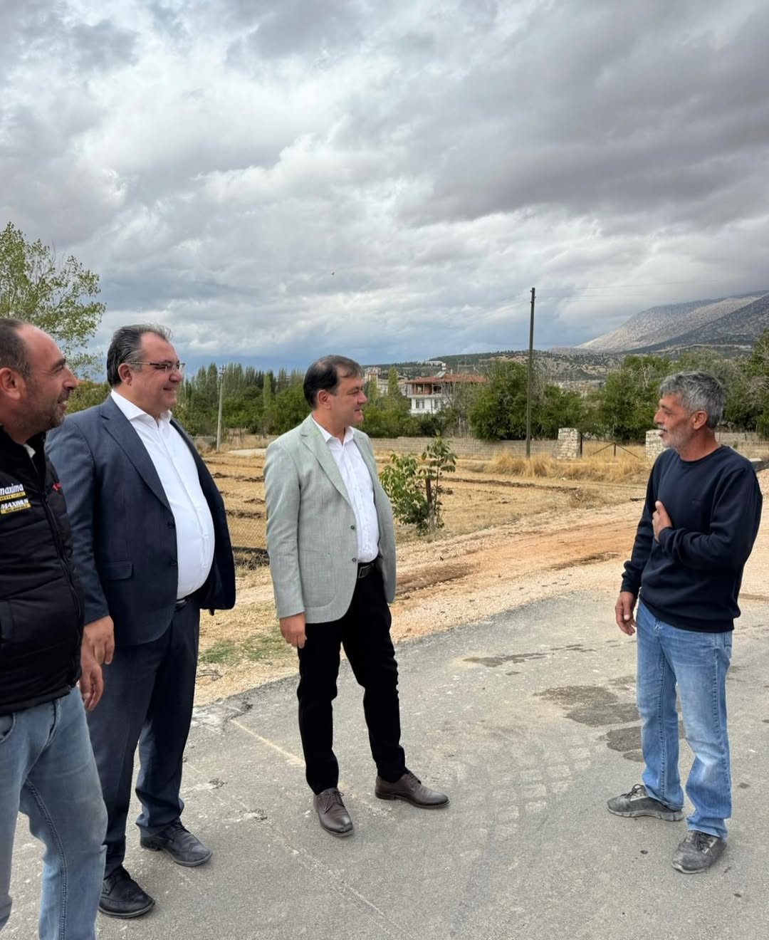 Elmalı'da Yol Yenileme Çalışmaları Tüm Hızıyla Sürüyor