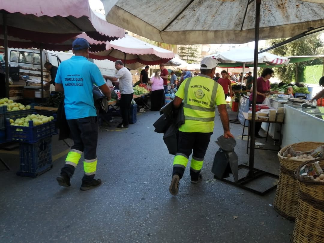 Serik Belediyesi, Pazar Yeri Esnafına Hijyen Desteği Sağlıyor