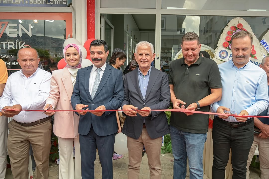 Demre'ye Yeni Eczane Hizmete Açıldı