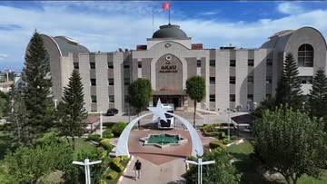 Aksu Belediyesi'ne 7 Milyon Lira Değerinde Yeni Çöp Tırı